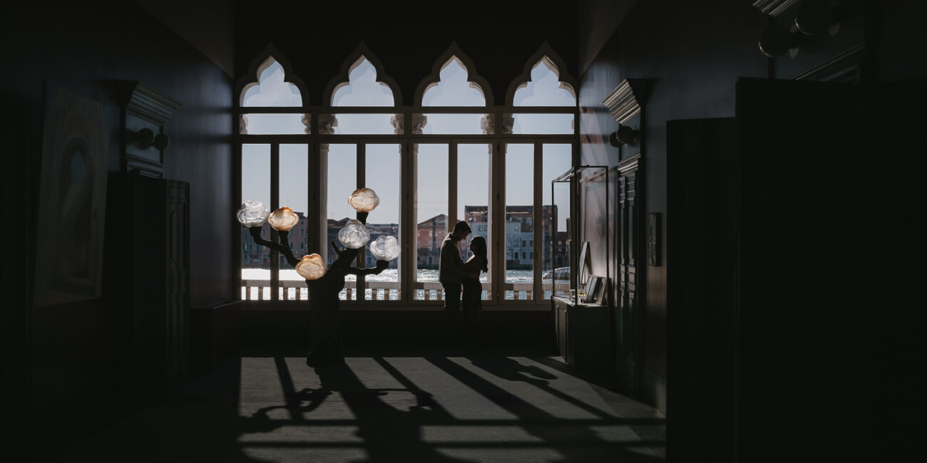 wedding-proposal-venice-engagement-photo-photographer-couple