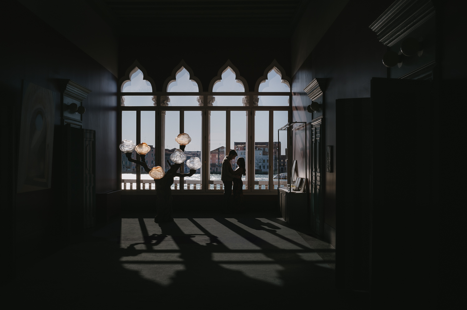 wedding-proposal-venice-engagement-photo-photographer-couple