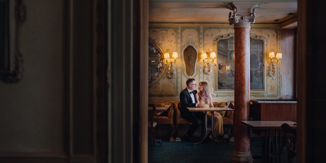 venice venicephotographer elopement engagement proposal couple shoot intimate portrait caffè quadri piazza san marco